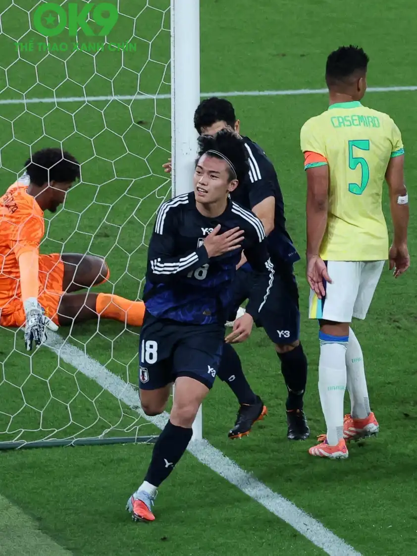 Ueda toả sáng với bàn thắng ấn định tỷ số 3-2. (Ảnh: Feyenoord) Ueda toả sáng với bàn thắng ấn định tỷ số 3-2. (Ảnh: Feyenoord)